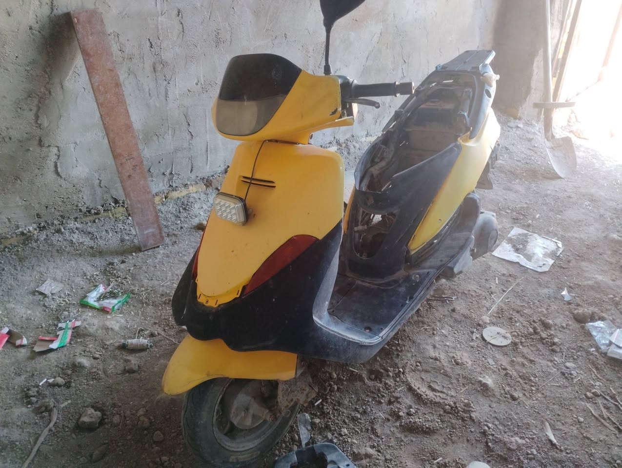 ذبانه فضائي كلجات للتاير الخلفي متفلشه فقط كلشي بيها شغال ***********
السعر ١٢٥ وبيها مجال
