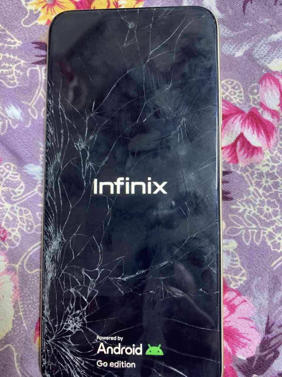 انفنكس سمارت 9ذاكره64 رام 6. 3+3 جدد واحد كلشي مابي وواحد مفطور الكلاس بس ثنينهم شرط ويا الغراض وكارتونه ثنينهم 195 بي مجال حك جيتك شراي اتصل ***********
