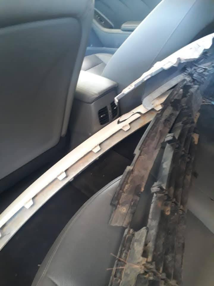 ​🚗 كيا فورتي 2018 - فول مواصفات (Top Clean) 🚗
لعشاق النظافة والمواصفات الكاملة، السيارة بحالة الوكالة وجاهزة للاستخدام الفوري:
​الموديل: 2018.
​المحرك: 2000 (GDI) - أداء قوي واقتصادي جداً.
​الحالة: بدون حادث (وارد أمريكي)، صبغ نص تكم فقط (أثر شخوط/تجميلي) وبيها بوارد مكانات بسيطه الكصه لبدايه فقط مال قماره يعني الحافه فقط  والبنيد ربع منه صفحه اليسره كد شبر البقيه كفاله عامه لغود شواصي دواخل ايرباكات كله بحاله الوكاله 
​✨ المواصفات والكماليات:
​المقاعد: كشنات جلد فاخرة رصاصي وداخل لونين تبريد شاشه بيانو وقطعتين تبريد بصمه ابواب لدات ابواب .
​نظام الراحة: تدفئة بالكشنات الأمامية.
​التبريد: تبريد قطعتين (أمامي وخلفي) ثلج.
​التحكم: تحكم ستيرن جهتين كامل (فول)، مثبت سرعة (Cruise Control).
​الشاشة: شاشة أصلية كبيرة تدعم Apple CarPlay و Android Auto.
​الكاميرا: كاميرا خلفية دوارة مع خطوط مساعدة للركن.
​الأنظمة الذكية: نظام النقاط العمياء (Blind Spot) بالمرايا الجانبية.
​أنظمة القيادة: 3 وضعيات قيادة (Drive Mode: Sport, Eco, Normal).
​السلامة: رادار جانبي، مانع انزلاق، نظام ABS.
​الإضاءة: ليدات أمامية نهارية مميزة، وإنارة ترحيبية.
​الإطارات: ويل كب (جنوط) قياس 16 أو 17 الأصلي.
​💎 السيارة بحالة ممتازة، داخلية نظيفة جداً، وما تحتاج أي مصاريف إدامة.
​📍 العنوان: [بغداد الكريعات ]
💰 السعر: [السعر١٢٠] (بيها مجال بسيط للشراي)
📞 للتواصل: [***********]
​ملاحظة للمصداقية:
​بما إن السيارة وارد أمريكي وبدون حادث ليخب ادزله رقم شاصي
