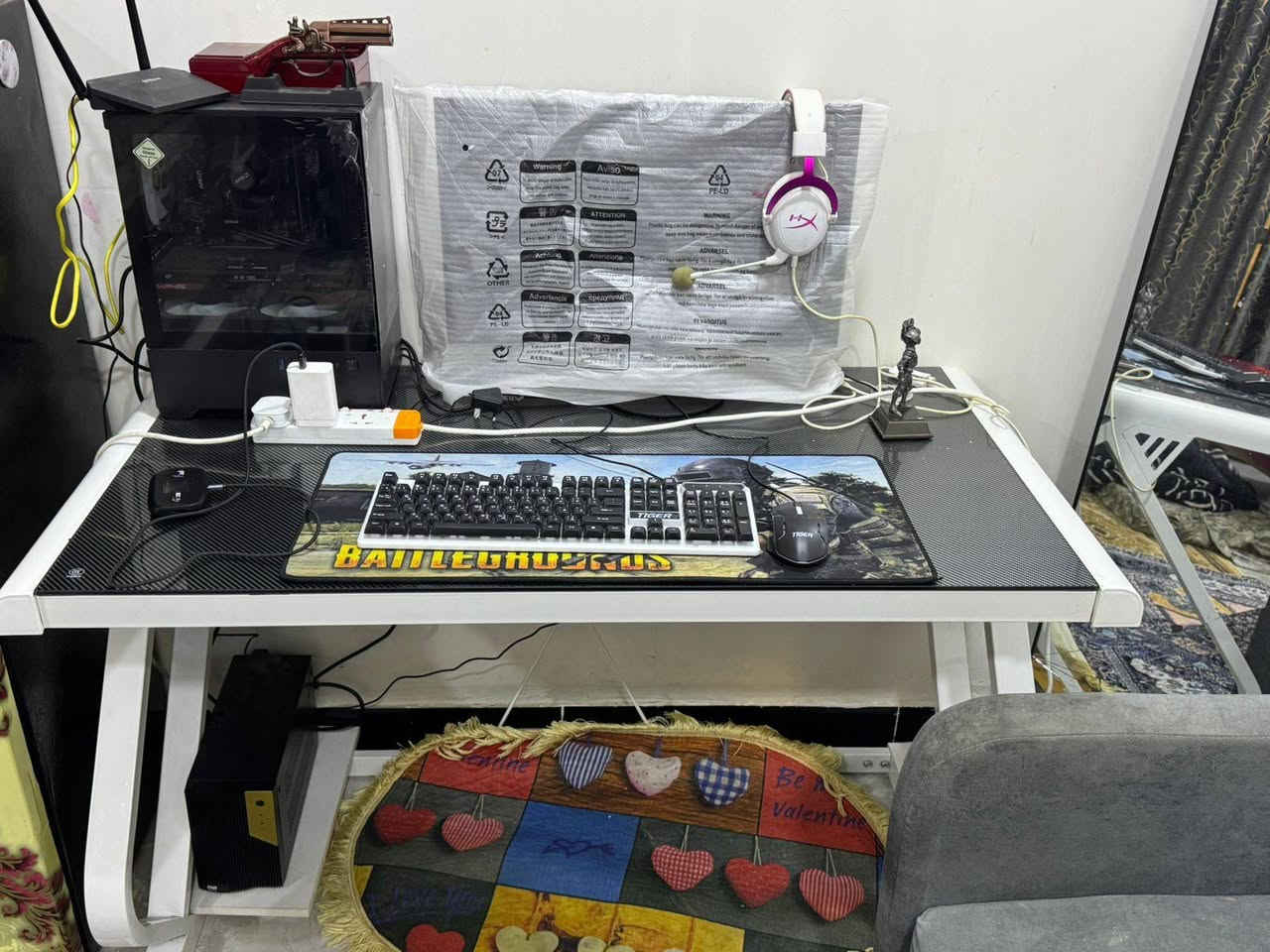 السلام عليكم شباب➡️
حاسبه كيمنك للبيع مستعمل لمده 3 اشهر بسبب البيع محتاج فلوس الحاسبه كلشي مابيها نظيفه فول جهزتها من شارع الصناعه كامله مكمله بس شغل واللعب 
الملحقات والمواصفات موضحه بالصوره المرفقه ويه الصور 
1ـ شاشه 2K  فريم 120
2 ـ كيس 
3 سماعه هايبركس كود 2
4 ميز كيمنك نشره الوان بي
5 كرسي اصلي كيمنك جلد مساج
6 ماوس وكيبورد 
رقمي للاتصال والاستفسار *********** بي واتساب متواجد 24 ساعه
يوجد توصيل🚗🚚
