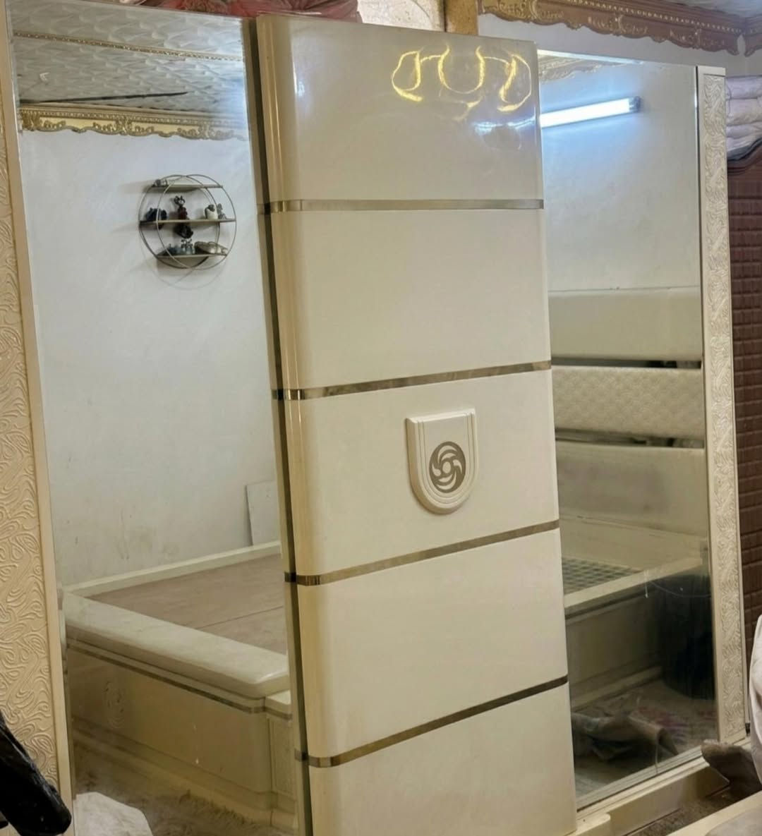 اغراض للبيع
غرفة تركي كبيرة 750
مكيف 250
ثريات 2 ب50

الشراي يتواصل ‭***********‬
