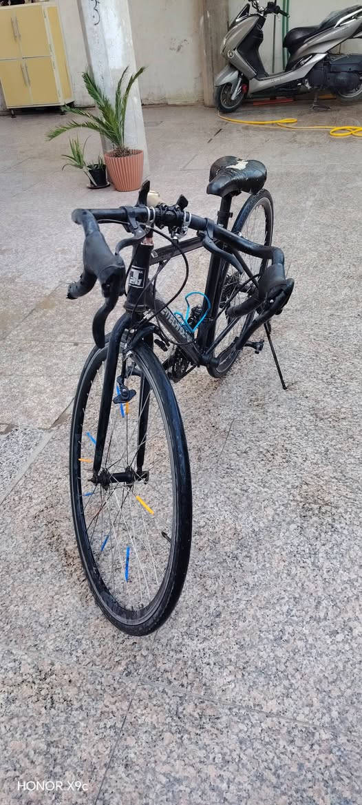 باسيكل للييع نوع/c700) رياضي شرط جديد بس كان متروك 7نمر شرط الفحص عكرب الباسيكل الي حاب يشتري تعال خاص هذه رقمي تعال وتساب *********** السعر 150الف مكان كربلاء حي العامل لاخير
