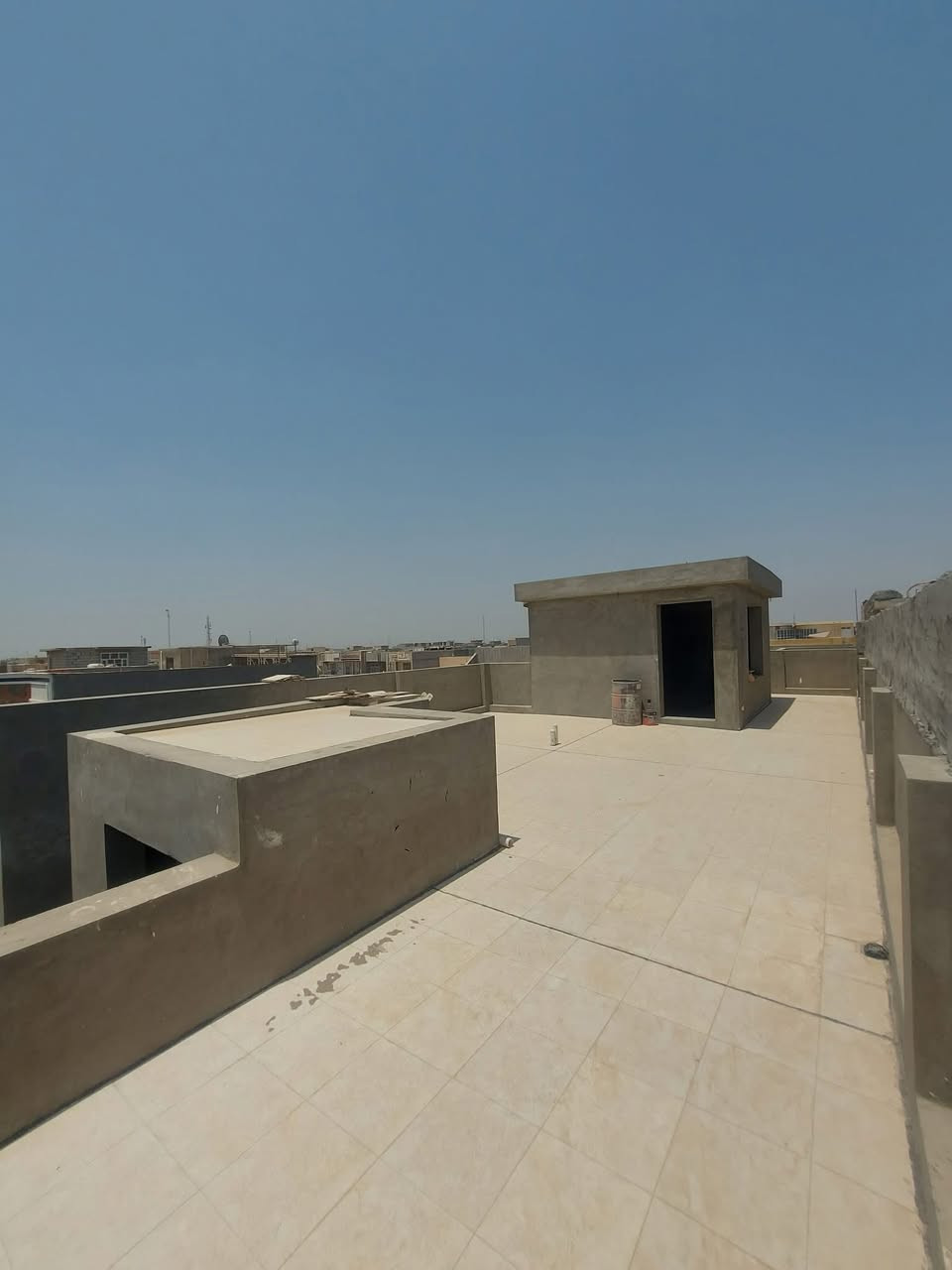 مكلف بالنشر 
عرض حلو و مكان مميز 
هيكل للبيع مساحه ٢٠٠م واجهه ٨م و نزال ٢٥م هيكل حديث بناء ٢٠٢٦ طابوك هيكل موصفات 
اربع غرف و مطبخ ٢ و صاله ٢ الاستقبال و حمامات ٢
كراج سياره 
موقع الرحمه منطقه عشرتالالف خلف شارع العام 
قريب على قاعه ماريناالمناسبات 
الاستفسار المراسله الصفحه و على الرقم ***********
