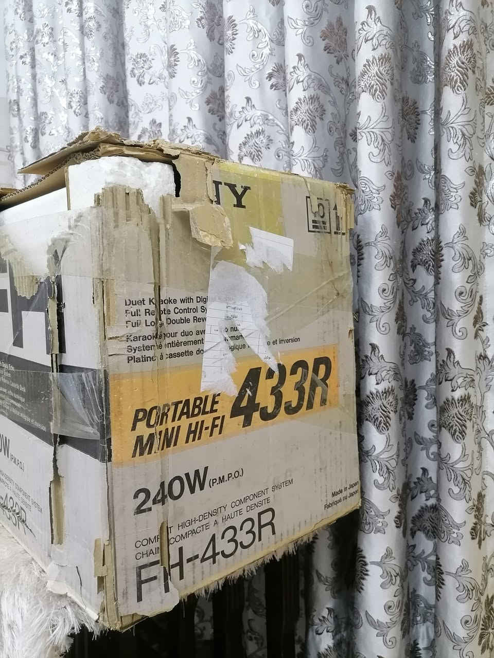 اتوفر لدينه قطعه ثانيه السلام عليكم ورحمة الله وبركاته جبنالكم تحفه فنيه من اندر النوادر مسجل سوني دبل كاسيت بل كارتون فتح لعرض التصوير فقط غير مستخدم قيد من النوادر للبيع السعر خاص مكان موصل يوجد توصيل كافه محافظة العراق وهذا رقمي *********** موجود واتساب علا هذا الرقم
