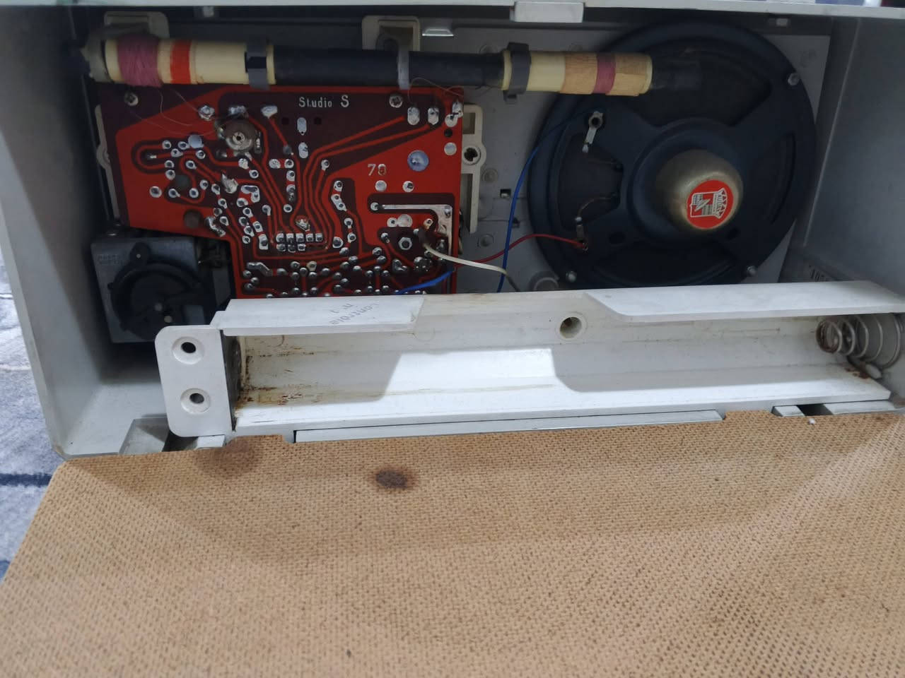 راديو كلاسيكي فرنسي صنع mw Lw موديل السبعينات يشتغل على بطارية أربعة كبير فقط بطارية.  من اندر نوادر سعر 75 الف توصيل 8 الف


**إذا كنت صاحب هذا الإعلان وتريد حذفه لأي سبب، رجاءا أرسل رسالة إلى الدعم الفني**