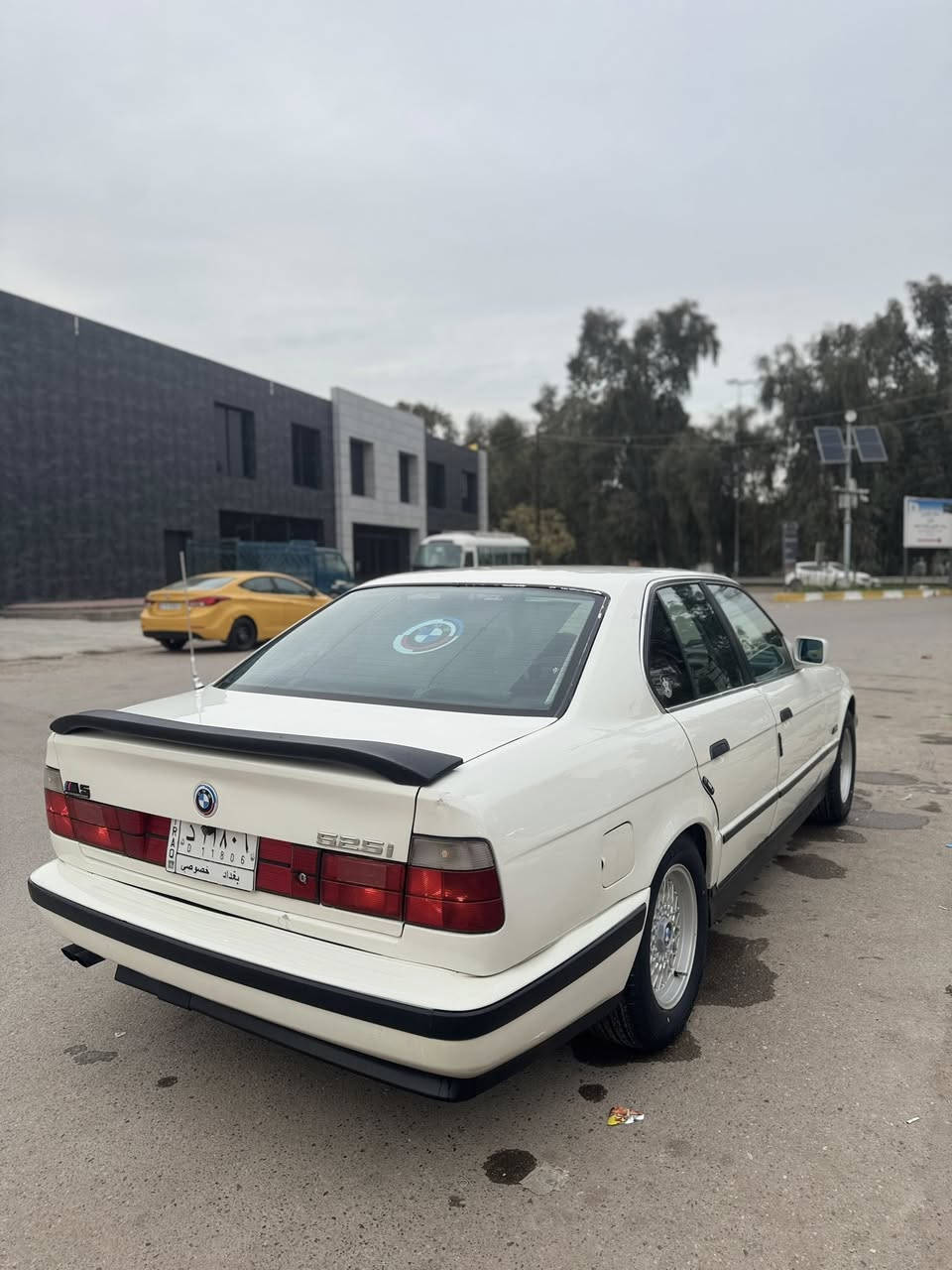 السلام عليكم للبيع السياره مصبوغه عام ومعمره تعمير مال جناي كله اصلي وكله 525 موديل 92 السياره تجي اشوفها تختلف عن الصور بهواي السياره كامله من الدعاميه للدعاميه السعر73

‭0772 796 3087‬
