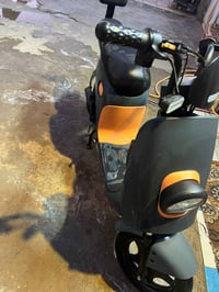 دراجه شحن البيع  جديده ماصالها هواي من طالعه الوكيل  سعرها 200وبيها مج...