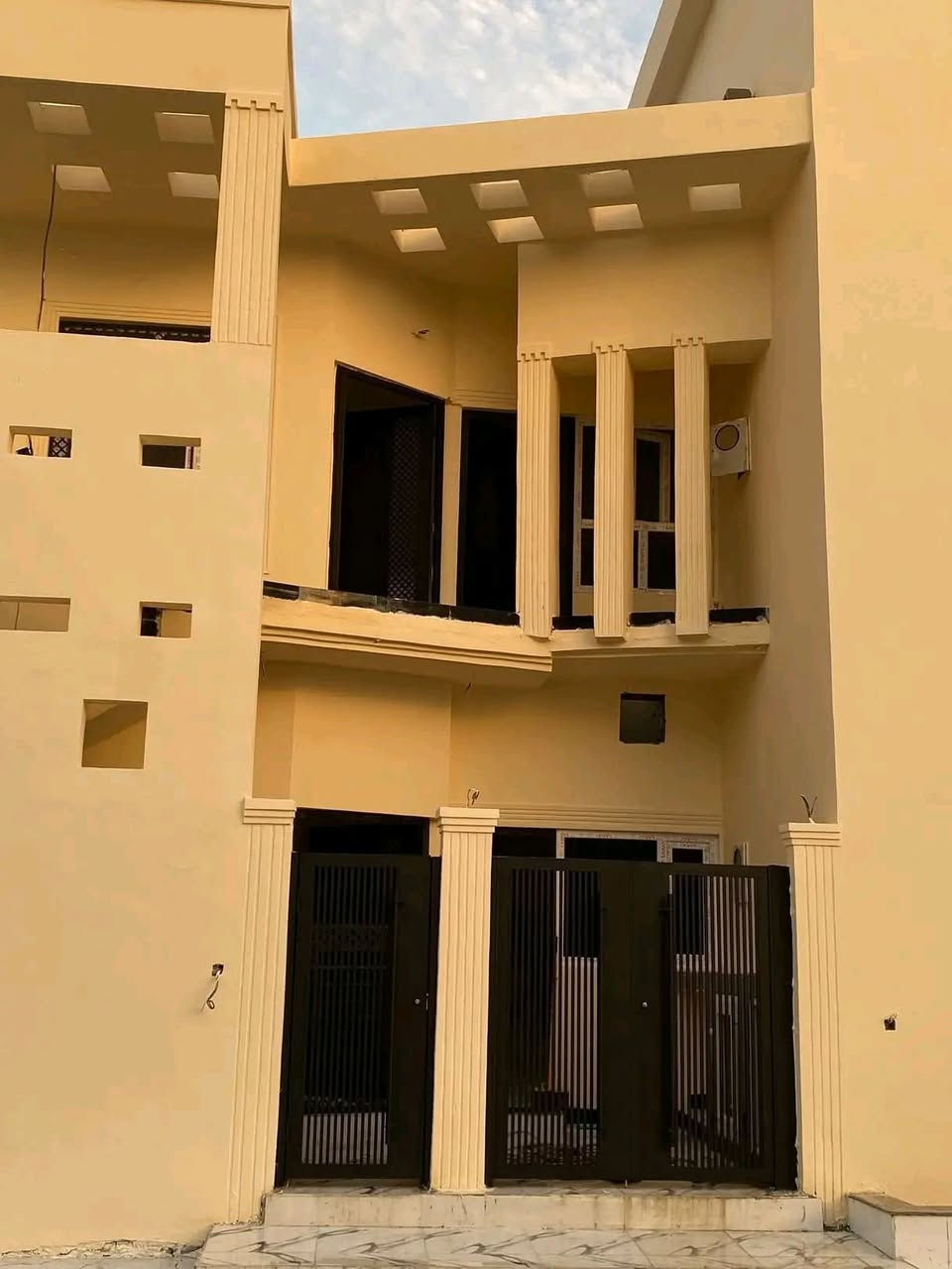 ✨ جمال بيتك يبدأ من ألوانك! ✨
🔸 تحتاج تغيير ديكور؟
🔸 ترغب بألوان هادئة وعصرية؟
🔸 صبغ داخلي وخارجي بكل احترافية وجودة عالية

📞 للتواصل: ***********
***********
📍 صباغين كركوك — خبرة ودقة في التنفيذ 

خلّي بيتك يحچي عن ذوقك 🎨✨
