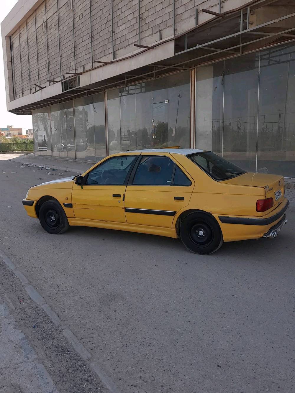 السلام عليكم اخوان بيجو بارص موديل 15 رقم بغداد انكليزي مصفره هيئه وغرامات  بيها جاملغ امامي مبدل والخلفي معجون وصبغ فقط مكينه وكير خير من الله تبريد ثلج مكاني بغداد السعر 33 وبيها مجال بسيط رقم ***********