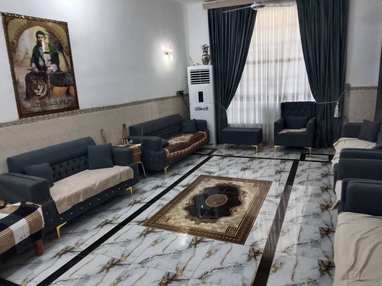 اللهم صل على محمد وآل محمد 
دار للبيع حي المرتضى  شارع سكلات مصطفى الشمري  مقابل أسواق ابو محمد   المساحة 200 الوجة 10 ونزال 20 
طابقين يحتوي  الطابق  الأول استقبال 7x4  
الصالة 9x4
غرفة نوم 5x4 
مجمع صحيات 3x3
مناور عدد 2  
صحيات خارجية
طارمة توسع سيارة 

الطابق الثاني يحتوي على غرفتين نوم
غرفة 5x4
الغرفة الثانية 3x4
مجمع صحيات 3x3  

ملاحظة البيت طابقين الطابق الأول طابوق جمهوري  والطابق الثاني بلوك البيت صب كونكريت مسلح  للاستفسار اتصال فقط  
***********
***********
