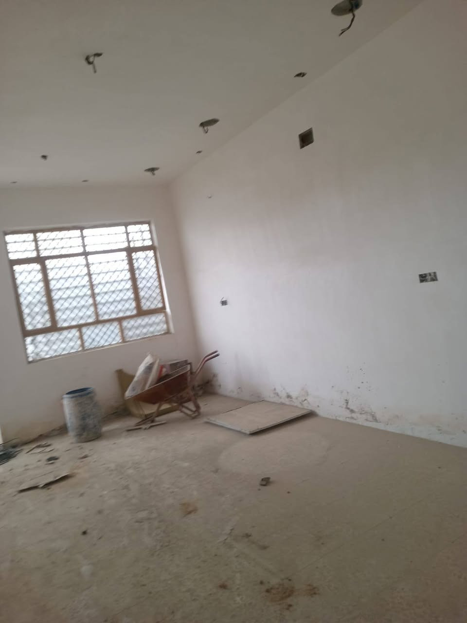 السلام عليكم بيت للبيع مساحة ٢٠٠ متر مربع للبيع كامل طابقين نقص شي بسيط في منطقة كاع ابو رشاد مقابل كاع ابو علي الدراجي  للإستفسار الاتصال ع الرقم ***********
