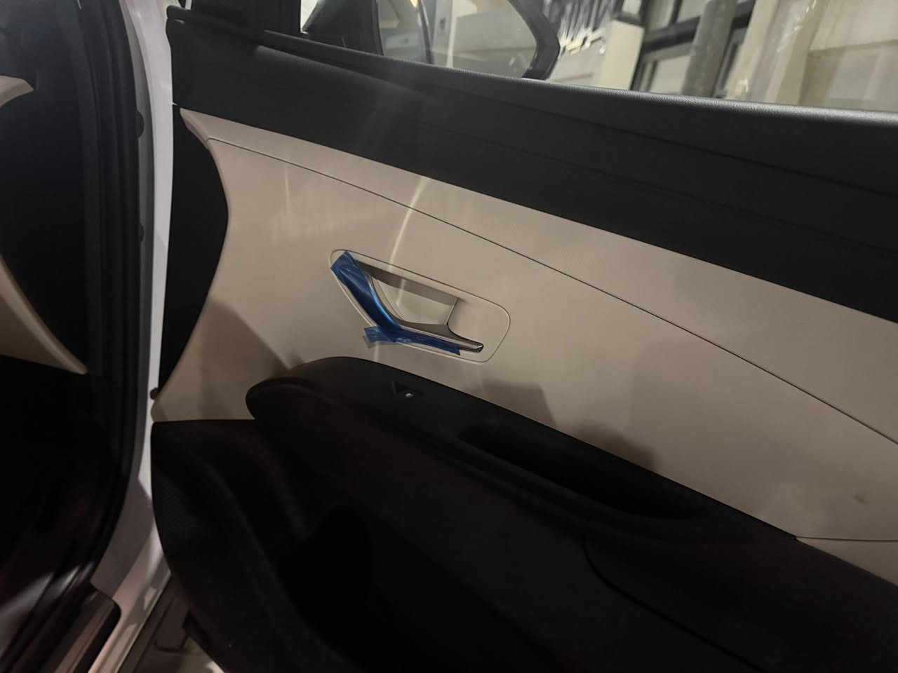 السلام عليكم 
توكسان موديل 2025 تو كلر ماشيه الفين و500 جلد تدفئه تبريد شحن واير لس رقم اربيل 
السعر 238
الاتصال ***********
