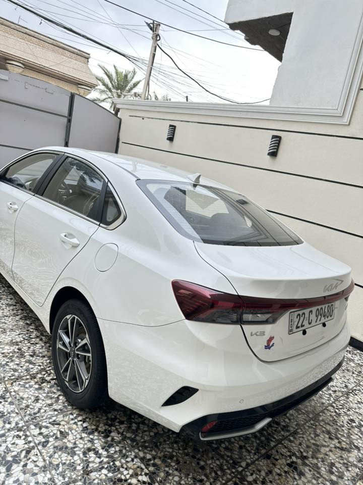 كي 3 موديل 2024 ماشية 25الف السيارة مكفولة فقط بارد شي قليل وما واضح اكيد مكان السيارة بغداد السعر 140$ للاستفسار الاتصال ع الرقم ***********
