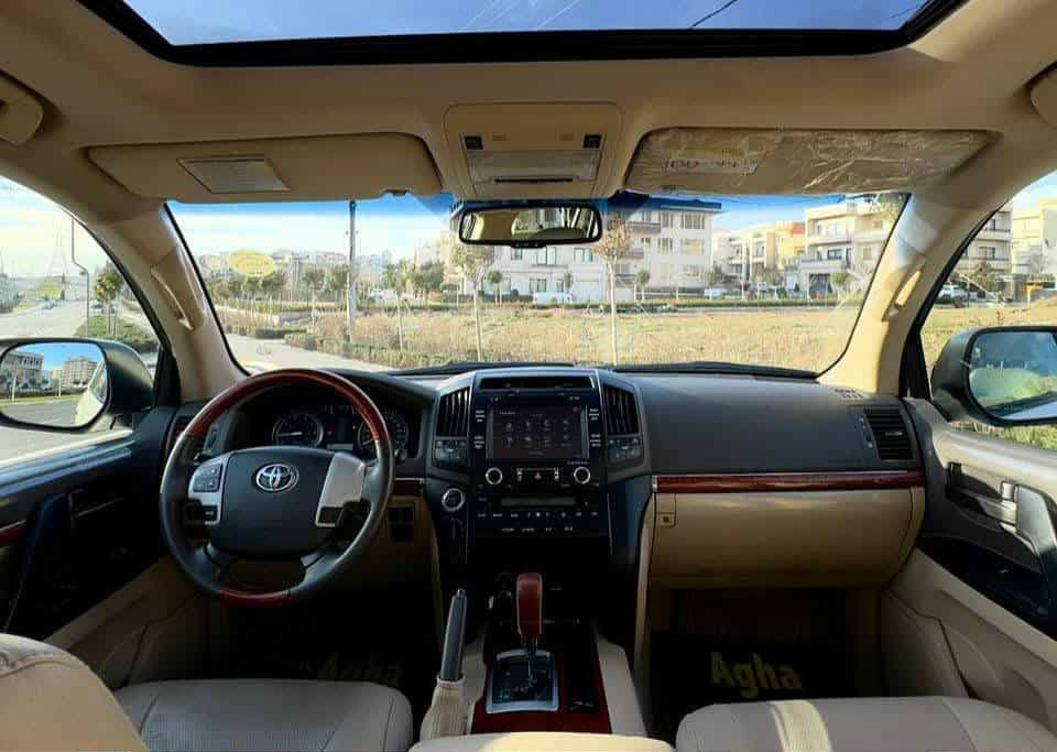 تويوتا لاندكروزر 2013 مواصفات GXR
مكينة V8 سعة 4.6
السيارة وارد سعودي
بدون صبغ
ماشية بس 123,000 كم
يد وحدة
القير والمكينة على الشرط
نظيفة جداً وما بيها أي خلل

رقم صاحب السيارة:
***********
