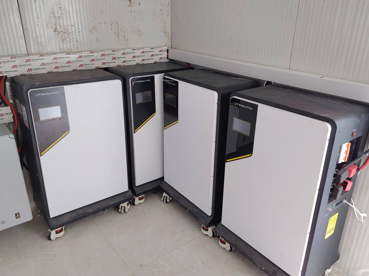 لا تتردد باقتناء منضومه الطاقه الشمسيه 
استثمارك الأفضل 🧠🗣️
تم الانتهاء من تجهيز وتنصيب منضومه طاقه شمسيه في حي الجامعة بمقدار 
60A نهاري و 60A ليلي لمده 4ساعه 
بالاعتماد على 
1-  انفيرتر 10kw ip66 ضمان 5سنه 
2- بطاريه 15.5kw ضمان 5 سنه 
3- ألواح لونجي 620w ضمان 15سنه 
ملاحظة / نحن لسنا الوحيدون لكن نحرص على اقتنائك أفضل منضومه طاقه شمسيه 

للحجز و الاستفسار تواصل واتساب
قسم الصيانه/ ***********
قسم المبيعات / ***********
