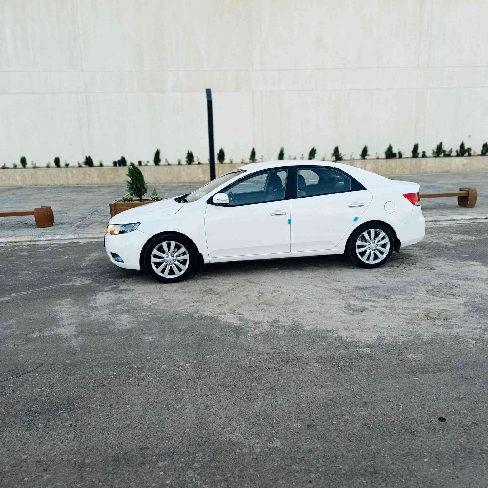 السلام عليكم بيع مستعجل بسعر مناسب ١٠٧ ورقه
كيا سيراتو 2013خليجي ابيض ثلجي فول مواصفات عدى الفتحه
رقم شمالي دولي سنويه لل ٢٠٢٩ بأسمنا
شرط الغرامات والتحويل 
✳️محرك 1600شرط ما مفتوح 
✳️كير اتوماتيك 6نمربدون اي عيب مال بيت"
تدفئة /تبريد/كهربائيات/صدر/تايرات/كلها مكفوله 
🚘سياره جاهزه شرط برغي ما ناقصها  ماشيه ٢٠٠حقيقي استخدام شخصي
☸️ملاحظه///السياره مكفوله كفاله عامه من الدعاميه للدعاميه شرط الفحص
تايرات 4️⃣ جديدة 🆕 
صدر امامي خلفي كلا جديد 🆕 
☮️ السعر ١٠٧ورقه
مكان السيارة صلاح الدين تكريت 
***********
***********
