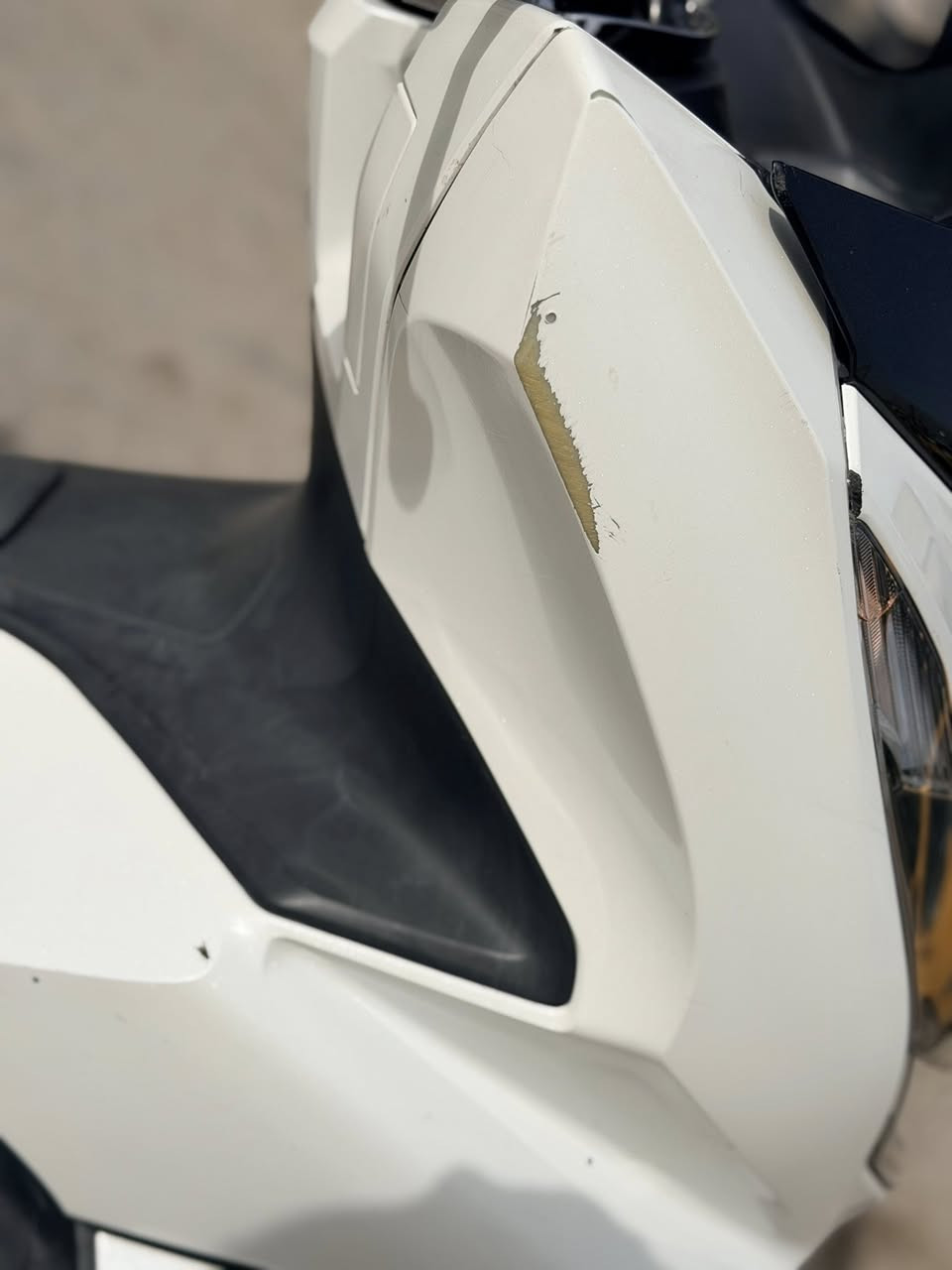 السلام عليكم
Pcx جيل الرابع 
ياباني-ياباني  
ماشيه ١٧ ألف 
دراجه نظيفه 
بس بيها كفرات شوي ضرر موضحها بلصور 
سعر الدراجه 
25$ وبيها مجال بسيط 
*********** 
رقم الهاتف ☝️
عنوان -بغداد -البياع -شهداء البياع
