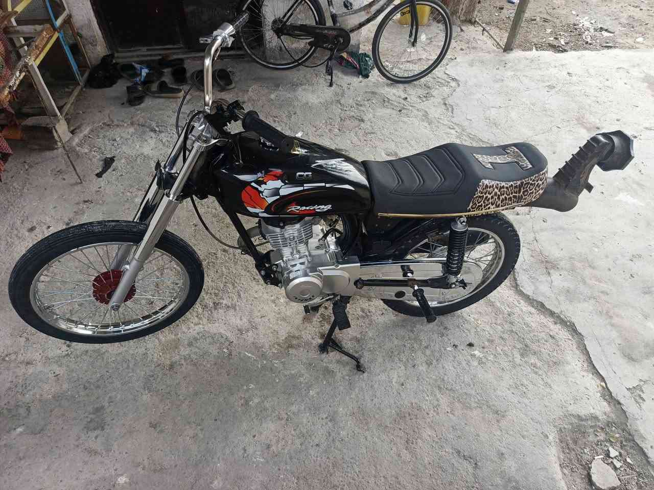 يا الله سلام عليكم دراجه 4 كير الشاصي مديل12 وهيه غراضها كلها مديل26 دراجه ايراني الاصلي اوراق باسمي الما يعرف بل ايراني ليجي اني معمرها ب٩٠٠ بس اريد ابيع مال مستعجل السعر 750 الدراجه مكفوله من الشخط الصالنصه ام البوق الدراجه مرعبه واحلى من الصور بعد تجي وشوف بعينك مكاني كربلاء رقم الهاتف ‏‪***********‬‏
