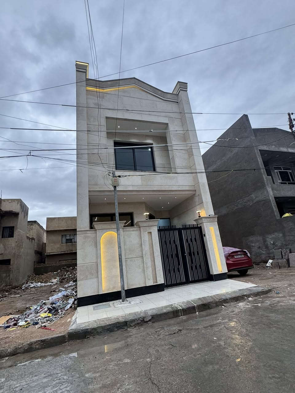 دار 100 م للبيع المخابرات مربع ال٣٠٠

 زيرو واجهة 5 م 

يحتوي على 4 غرف 

 وصحيات عدد 3

بناء حديث درجة اولى واجهة مرمر 

حي الجهاد المخابرات مربع 300

للاستفسار اتصال أو واتساب 

*********** 
واتساب موجود
