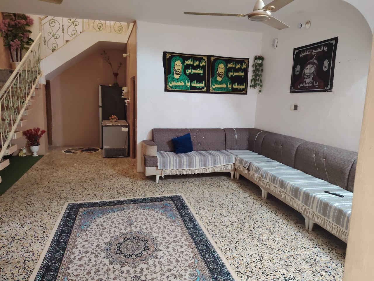 داار للبيع مساحه ٢٠٠م بيه خمس غرف طابقين محلات ٢ الاستفسار ***********
 حي الشهداء قرب جامعه العين على شارع العام  السايدين موقع تجاري سعر الاتصال
