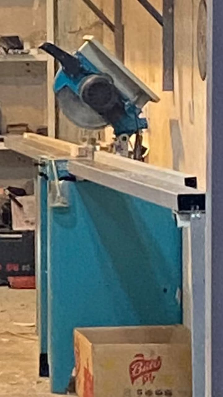 معمل المنيوم كامل للبيع معواجه قياس250 وكتر يلماز تركي مع ميزه كامل ومفرازه يلماز تركي +حمالات مال مواد 

التواصل : *********** /متوفر واتساب هم مكاني بغداد
