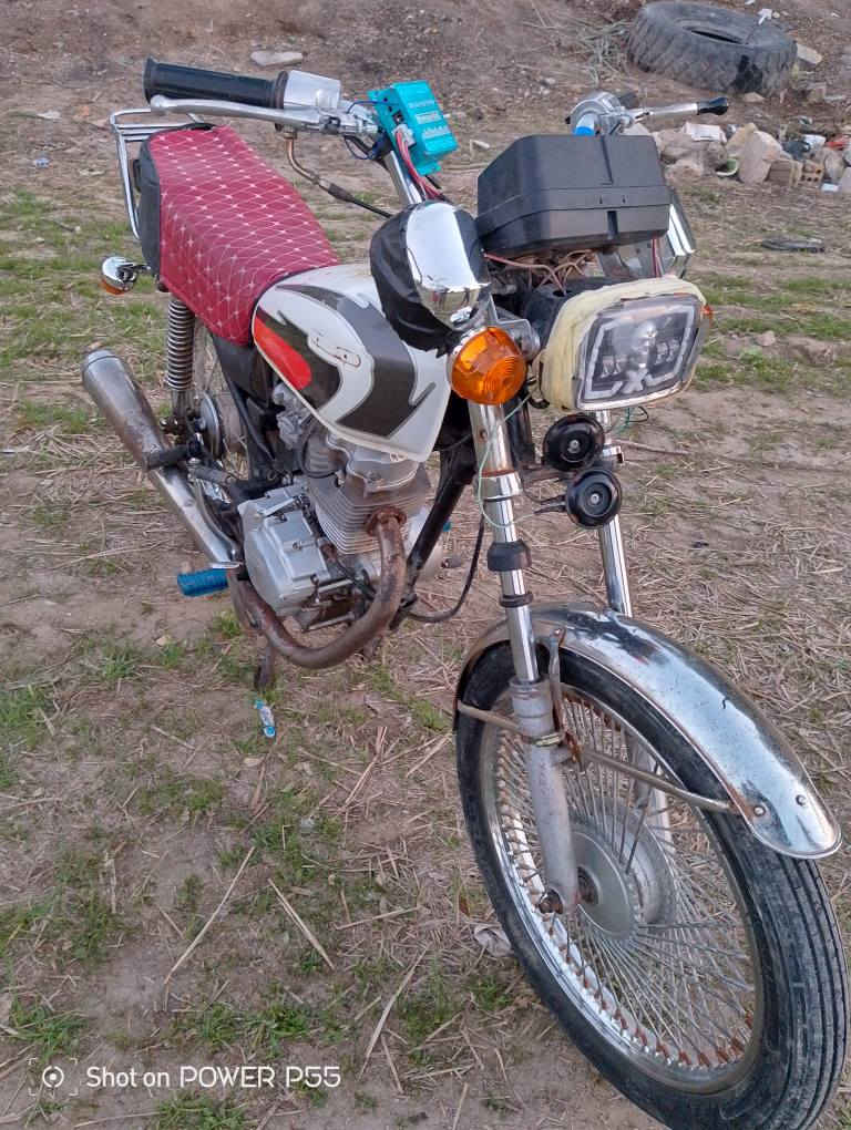 للبيع دراجه 4كير كلك مكفوله عن السرقه
الدراجه نضيفه وحلوه مال جناي تايرات نضيفه كهربائيات كامله قبل سبوع شادهن 
السعر 300 وبيه مجال 
مكانه نجف ام عباسيات قرب سيطرة معمل البيبسي 
للاستفسار اكثر اتصل
***********
