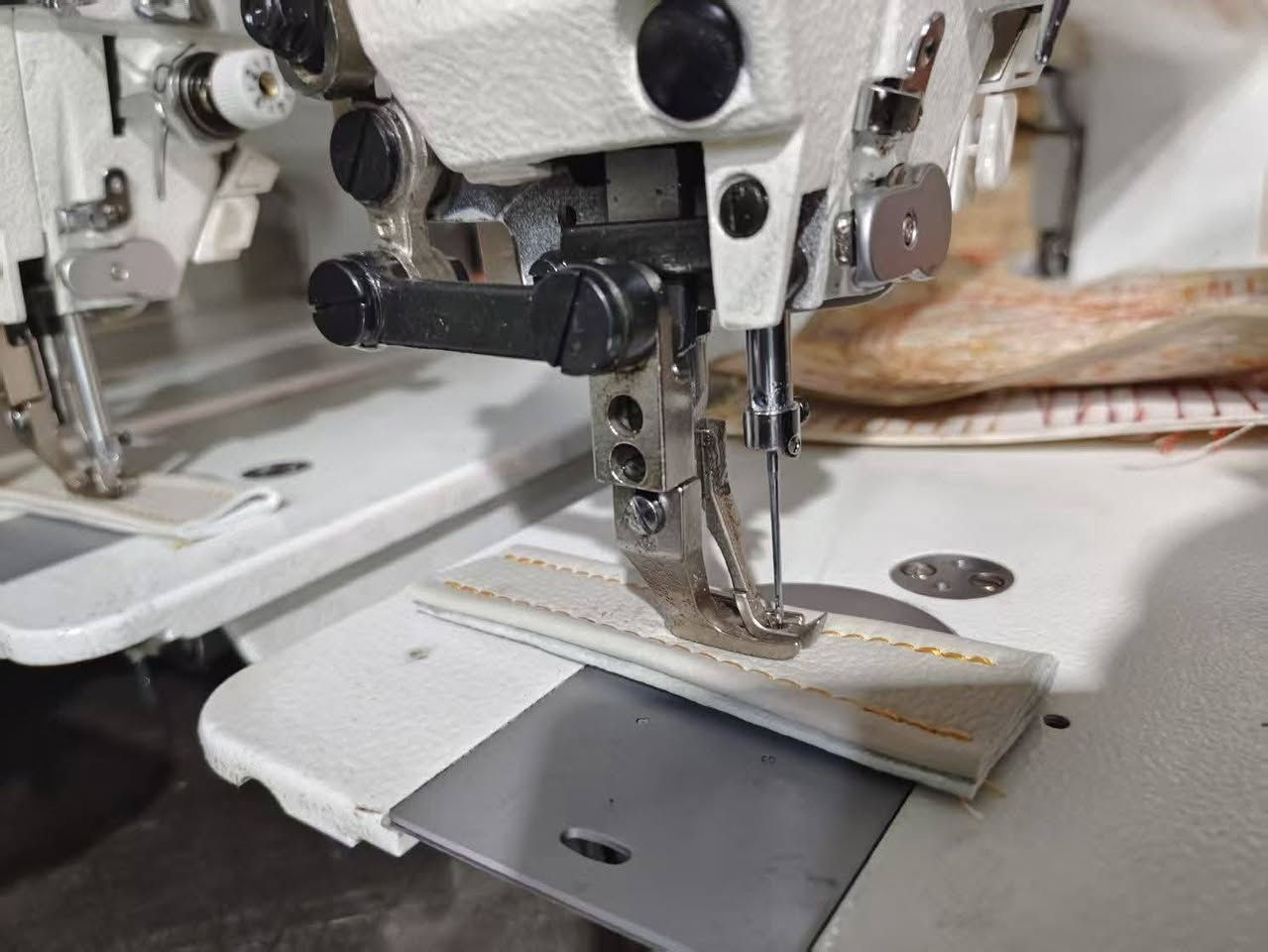 ماكنه سحب مزدوج ابره واحده
فول اوتوماتيك تقويه  ورفع بايه
الغرزه ٩ملم
مساحة العمل تحت الماكينه ٨٥سم
طول الماكينه الإجمالي متر و٧سم
طول الطاوله ١٨٠ سم العرض الخارجي ١٢٠سم
الماكينه تزييت ذاتي


**إذا كنت صاحب هذا الإعلان وتريد حذفه لأي سبب، رجاءا أرسل رسالة إلى الدعم الفني**