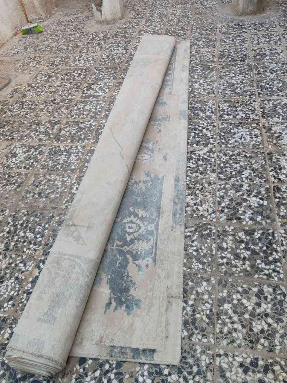 ثنين زوالي للبيع نضيفات قياس 3*4
***********
