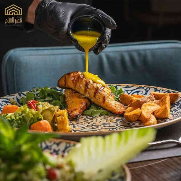 وية مطعم قصر الشام الأجواء غير على نهر دجلة 
العنوان الكريعات دخلة افران جوهرة لبنان كل اصناف الطعام  متوفرة الشرقي والغربي  والمسكوف العراقي على طريقة البغدادية وكذالك متوفر عدة اصناف بحرية ❤️🤩
 الدلفري *********** 📱*********** 📞
مطعم قصر الشام #متابعين اعلام الصليخ نيوز
