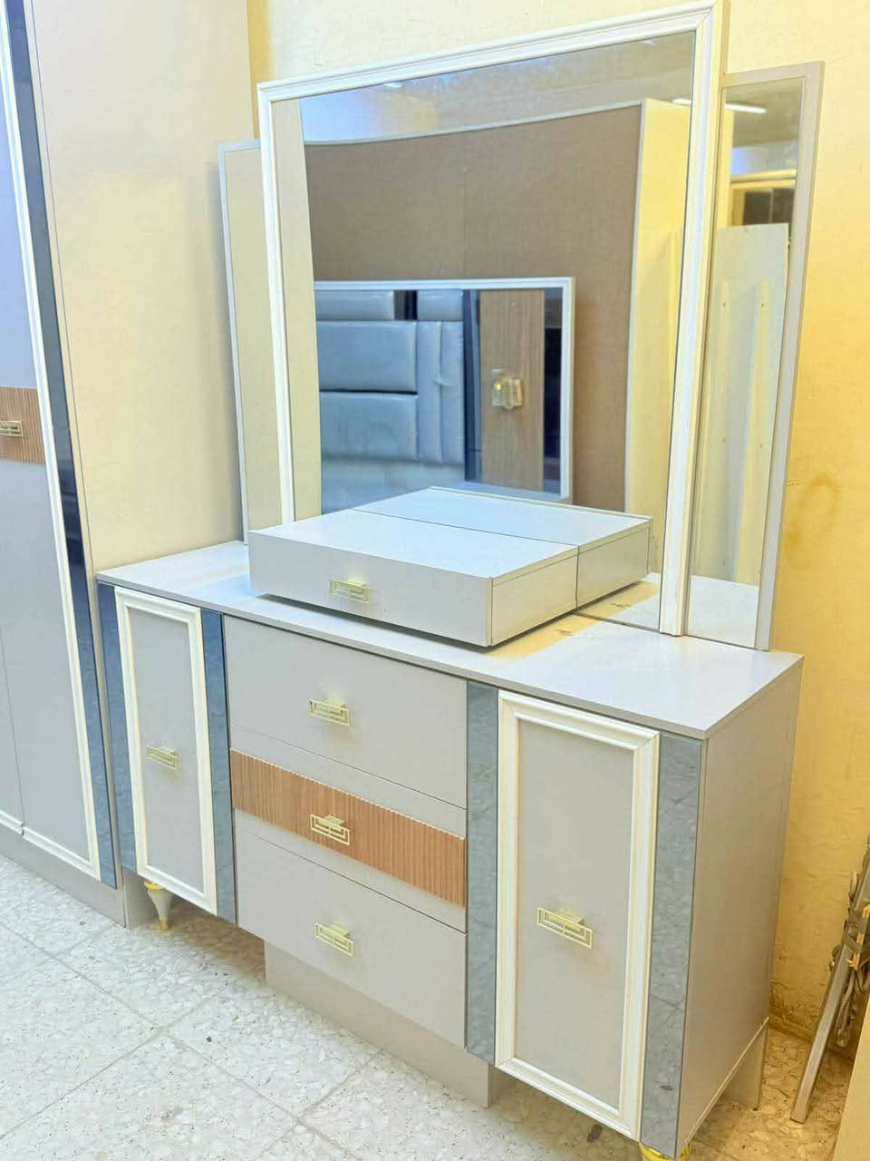 ✨ غرفة تركي 🇹🇷 ماركه اصلي 9قطع
نظام ابواب 
سرير مخزن عملي اناره شغاله 
 قماش وتر بروف أصلي
✨ نظافة 90/💯
السعر  / مليون و50 عرض خاص 
 شد ونقل مجاني داخل بغداد
توصيل للمحافظات بأسعار رمزية


**إذا كنت صاحب هذا الإعلان وتريد حذفه لأي سبب، رجاءا أرسل رسالة إلى الدعم الفني**