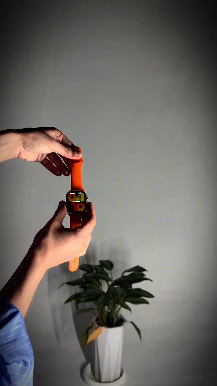 باكج ROOK-460 الذكية – ساعة WATCH 10 + سماعة رأس لاسلكية + سماعات أذن بلوتوث

باكج تقني متكامل يجمع بين ساعة ذكية بشاشة كبيرة 2.09 إنش، وسماعة رأس لاسلكية، وسماعات أذن TWS داخل علبة شحن – كل ما تحتاجه في صندوق واحد.

• ساعة ذكية WATCH 10 بشاشة 2.09 إنش (49MM) مع عرض ملون AMOLED
• سماعات أذن لاسلكية TWS بتقنية بلوتوث 5.3
• مدى اتصال بلوتوث من 15 إلى 25 متر
• بطارية سماعات الأذن 30mAh قابلة لإعادة الشحن + علبة شحن 300mAh
• تدعم أنظمة Android 5.0+ و iOS 9.0+

الساعة الذكية:
 • الشاشة: 2.09 إنش
 • المقاس: 49MM
 • التطبيق: FitPro
 • التوافق: Android 5.0 أو أحدث / iOS 9.0 أو أحدث
 • البلوتوث: 4.0
 • لغة التطبيق: تدعم لغات متعددة

سماعات الأذن TWS:
 • إصدار البلوتوث: V5.3 + EDR (جهتين)
 • وضع البلوتوث: A2DP / HFP / HSP / AVRCP
 • التردد: 2.4GHz
 • مدى البلوتوث: 15–25 متر
 • بطارية السماعة الواحدة: 30mAh ليثيوم قابلة لإعادة الشحن
 • وقت تشغيل الموسيقى: حوالي 2–3 ساعات
 • وقت المكالمات: حوالي 4 ساعات
 • وقت الاستعداد: حتى 6 ساعات
 • سعة بطارية علبة الشحن: 300mAh
 • وقت شحن العلبة: حوالي 1 ساعة
 • جهد الشحن: 5V

محتويات العلبة:
 • ساعة WATCH 10 الذكية
 • سماعة رأس لاسلكية
 • سماعات أذن لاسلكية داخل علبة شحن
 • كتيب المستخدم
سعر مع التوصيل 28الف...


**إذا كنت صاحب هذا الإعلان وتريد حذفه لأي سبب، رجاءا أرسل رسالة إلى الدعم الفني**