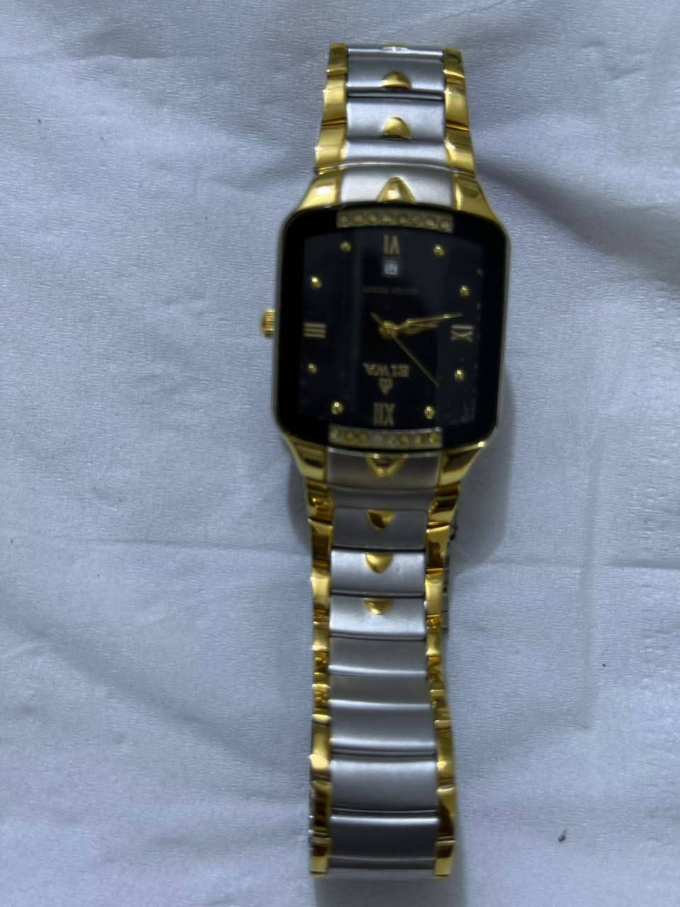 ساعات ياباني و سويسري 
مطلي ذهب عيار 22
***********
