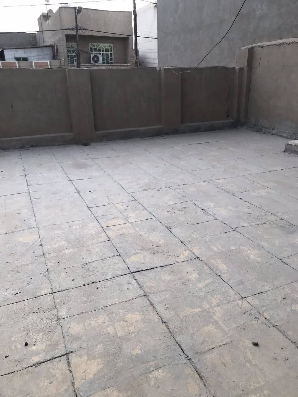 السلام عليكم دار للبيع مساحه ٢١٠م واجهه ١١م نزال ٢٠م مسلح في الكماليه شارع المصرف طابقين يحتوي على استقبال ومطبخ وصاله وغرفة نوم وخدمات والثاني غرفتين وصاله السعر ٢٢٥مليون بي مجال المراجعه مع مكتب دلالية ابو فراس العتابي *********** وابو محمد الشمري ***********🌹🌹🌹
