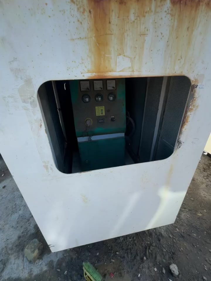 مولد نوع ازوزه امتياز صيني قدرة 20 كيفي تفيدك للبيت للمحل كلش راقيه وقويه وسعرها حلو اليريد يستفسر يتصل ع رقم ‭0771 733 3312‬
