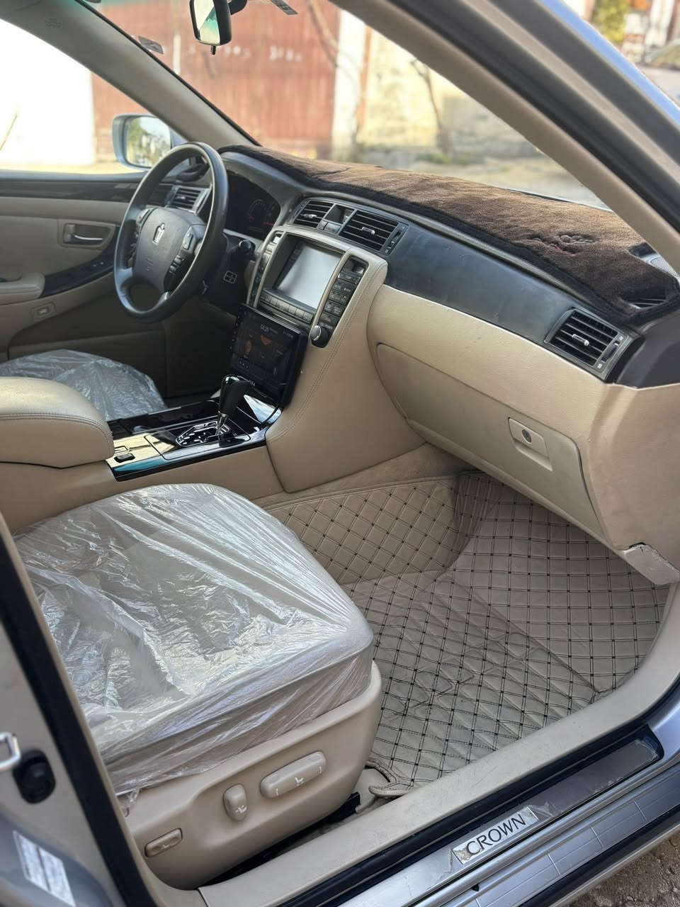 شاهینە ٢٠٠٧ ساق
ساج مەلەکی
گەورە بە بچوک
ئالتون بازاز 
شاشە کامیرا
سەیارەکە لوک لوکە
٧٦ هەزار هەقیقی روشتوە
بی بویاخە
ناو دەر هەموو گیانی لوکە
بی چال بی شوخت
٤ ویل و تایەی لوک
کامل مەسروف
دینار مەسروفی نیە
نرخی ٨٠$
شوین سلیمانی
***********
