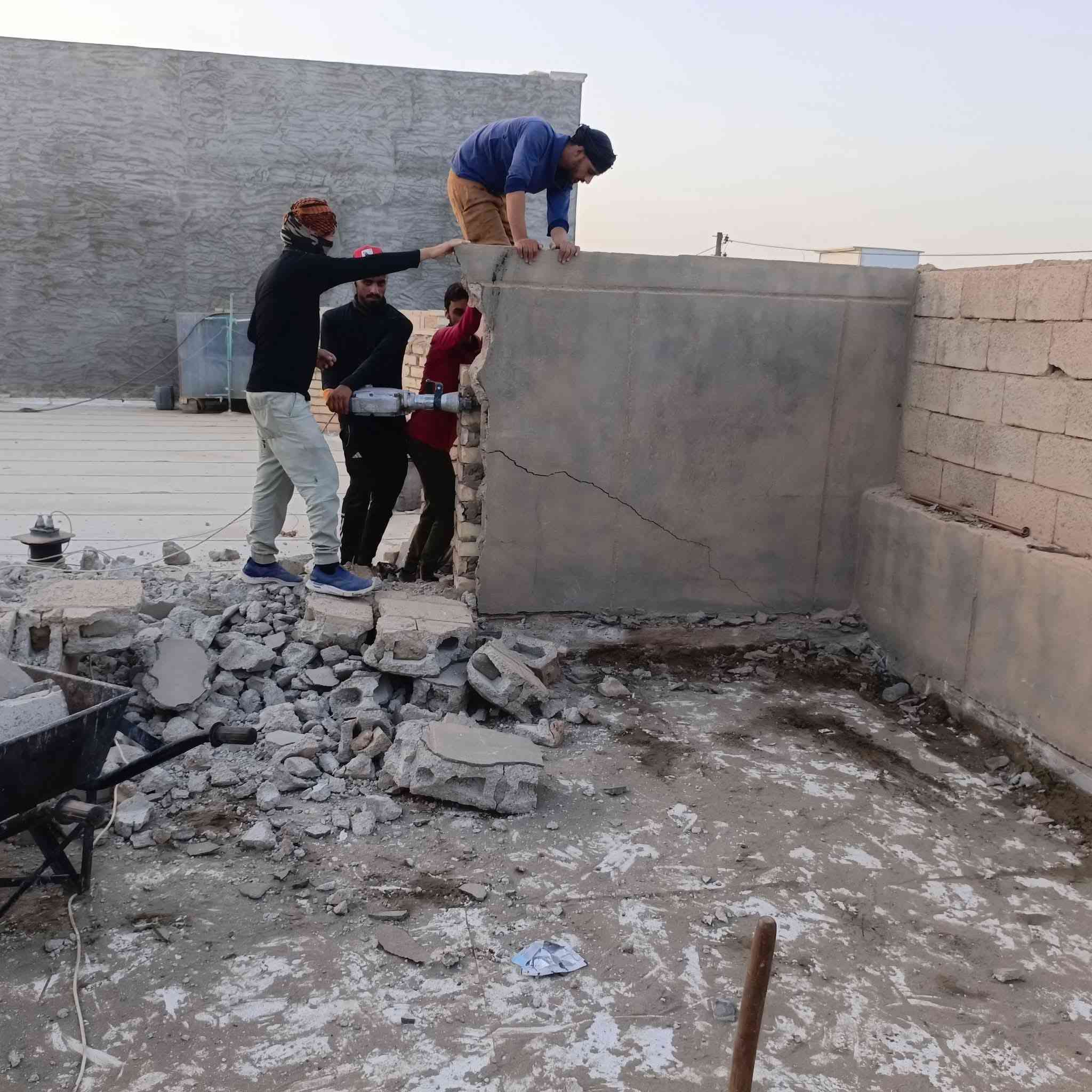 سلام عليكم  / يوجد كادر عمل جاهز  تصعيد مواد  / تنضيف بيوت  / تفليش  / تكشيط  / دفن ن
***********
