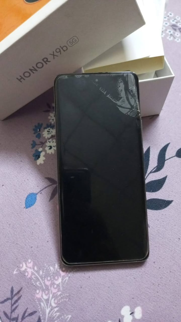 سلام عليكم من رخصت الادمن جهاز هونر x9b جهاز جديد ممفتوح ابد ولا داخل تصليح ابد ولزكه مسكوره مو شاشه جهاز نضيف كلش اريده. مروس ب ايفون فقط بس مراوس مكاني بغداد العامريه ***********
