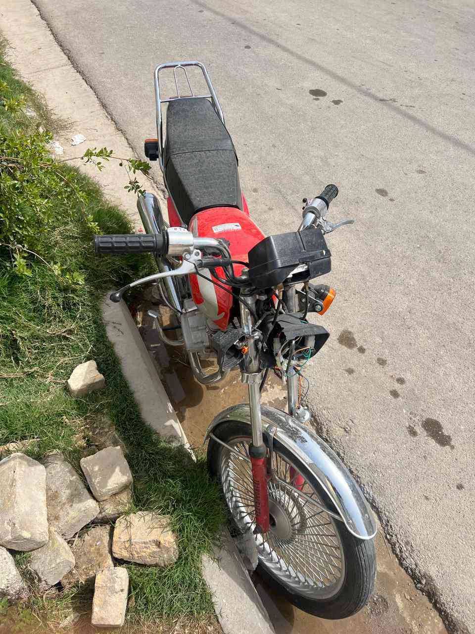 الدراجه مديل 22 ارشه ومابيها شي لشوفها هيج
تجي تشغل وتروح مكفوله مامفتوحه ناقصه تفيلس
وشغلاتها ميكلفن كلهن 70 الف ودراجه نضيفه كدامكم


**إذا كنت صاحب هذا الإعلان وتريد حذفه لأي سبب، رجاءا أرسل رسالة إلى الدعم الفني**