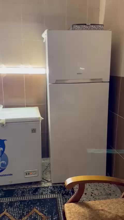 مكاني بل مشتل ***********. ميز لطعام لخشب 150  لطباخ كريازي 250.  لكاونتر 450.  لتخم. كرسين وقنفه سعره100. لطباخ لمنضدي 25. لسله 5. لقنفه جلد 50.  لميز لمرمر ويه كرسين 100 لمرايه وشتلات 65.
