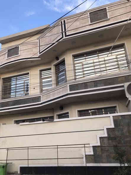 بيت ١٠٠م مربع ١٠/١٠م   طابقين كامل من كلشي. حي المهندسين الزراعيه قرب سيطره الشعب السعر ١٢٥وبيه مجال ***********
