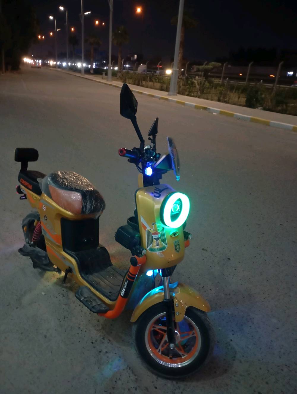 السلام عليكم 

دراجه شحن X900 🏍️.  بيع او مراوس 

بريكات دهن هايدروليك HAEDROLEK

دبلات امامي هيدروليك والخلفي غاز 

شاشه ديجتل 

وياله رياضي + فلنجه كبيره 

تشغيل بصمه + سويجين 2 + بصمتين 2 

بطاريات 25 امبير 🔋

عدد 5 بطاريات 🔋

سرعتها 119 حقيقي 80 🏍️

ديجلات + اناره جانبيه 🎧

لايتات زنون + نشره ليليه 🌑🔦

دراجه جديده ونضيفه وبلعافية عل ياخذها 
*********** وتساب فقطط
المكان بغداد الغزالية
السعر525وبيها مجال بسيط للطيبين 💰