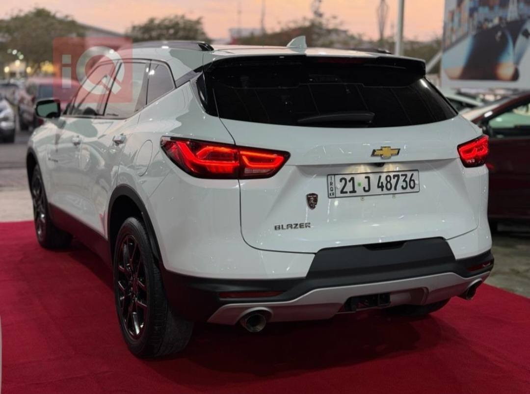 شوفرليت بلايزر LT3
موديل 2023..محرك V6
ماشي ٣٠ الف..مرقمة سليمانية 
باسمي..فول عدا الفتحة..
حادثها جامرلغ واحد وحافة 
البونيد..بدون دواخل..بجم 
كبس..
سعر 225$..موجود بكركوك 
***********
