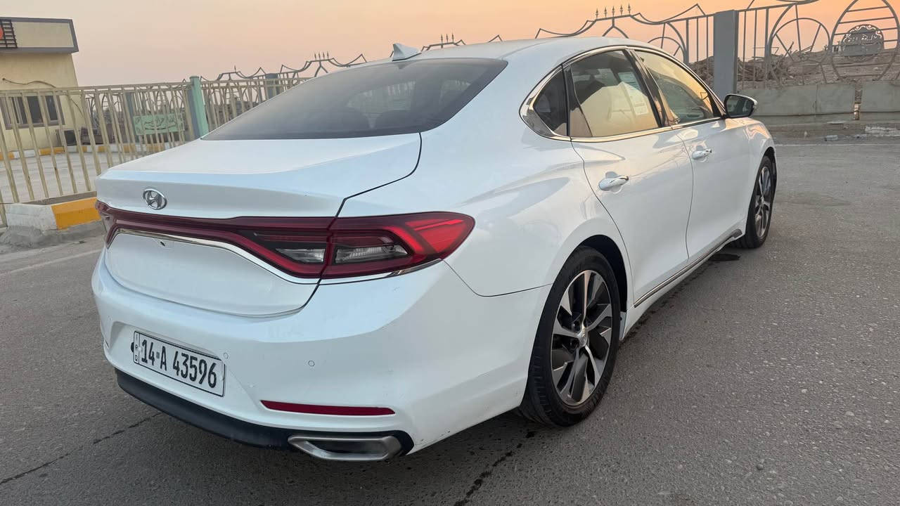 سلام عليكم هونداي أزير ه وارد كوري موديل 18 سياره غاز بلاد جهازه كير محرك تبريد تخم تاير جديد 
سعر 135 وبيهه مجال 
مكاني بصره *********** البصرة, العراق
