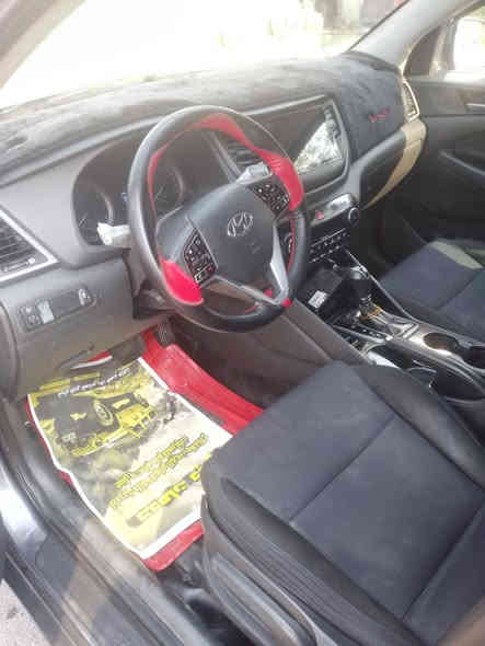 توسان خليجي موديل 2017 بانوراما سلايد محرك 2000 دوش بيها صبغ صفحة السايق بدون دواخل  كير محرك صدر تخم تأير تبريد تدفئ شاشة تاب كامرة مرئي شفط ترحيب السعر(145) مكان سيارة بغداد حي العامل  الاتصال ***********
