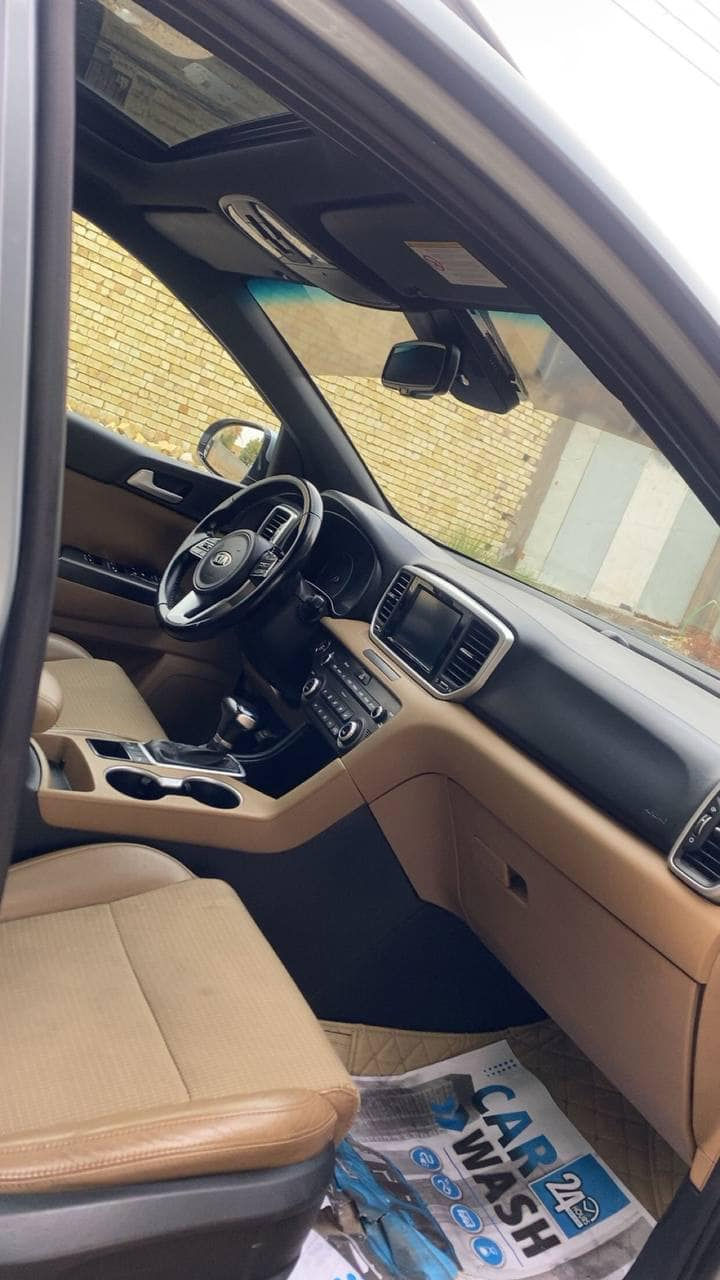 للبيع او مراوس. يالله 
كيا سبورتج خليجي موديل 2020 اللون رصاصي رقم بغداد وبأسمي تحويل ثاني يوم  وسنويتها ونافذة لغاية شهر 12 سنة2027
المواصفات
سقف بانوراما
 بصمة شاشة كبيرة أندرويد  تشغيل عن بعد  وكامره خلفيه وحساسات خلفيه 
كشنات جلد ومخمل تبريد قطعتين 
تحكم ستيرن جهتين
3 انظمة قيادة (سبورت /ايكو /نورمال)
الگير اوتوماتيك / عادي
مرايات جانبية شفط / اشاير بالمري
حساسات  مانع انزلاق
 بلوتوث + USB  
كشنات جلد ومخمل
حادثها بالعراق جاملغ امامي باب الصدر والباب عكس السايق و مصلح و مصبوغة حزام  
السعر 170 ورقة وبيها مجال للشراي   
  

السيارة محركها دوش 2000 
وارد خليجي ضربتها بغداد 
اشتريتها ع هذا الوضع بغداد, العراق


**إذا كنت صاحب هذا الإعلان وتريد حذفه لأي سبب، رجاءا أرسل رسالة إلى الدعم الفني**