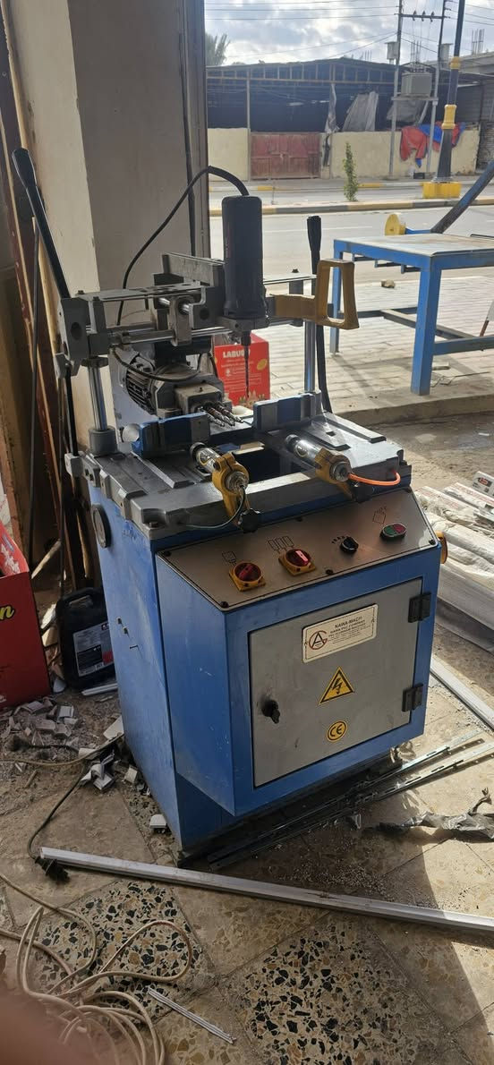 سلام عليكم
عندي فرازة كيلون سنكل فيز نضيفة كلش بس بيهة نقص صوندات وتقاسيم وطبر للبيع ابيعهن ثنينهن سوية مكاني كربلاء  ***********
