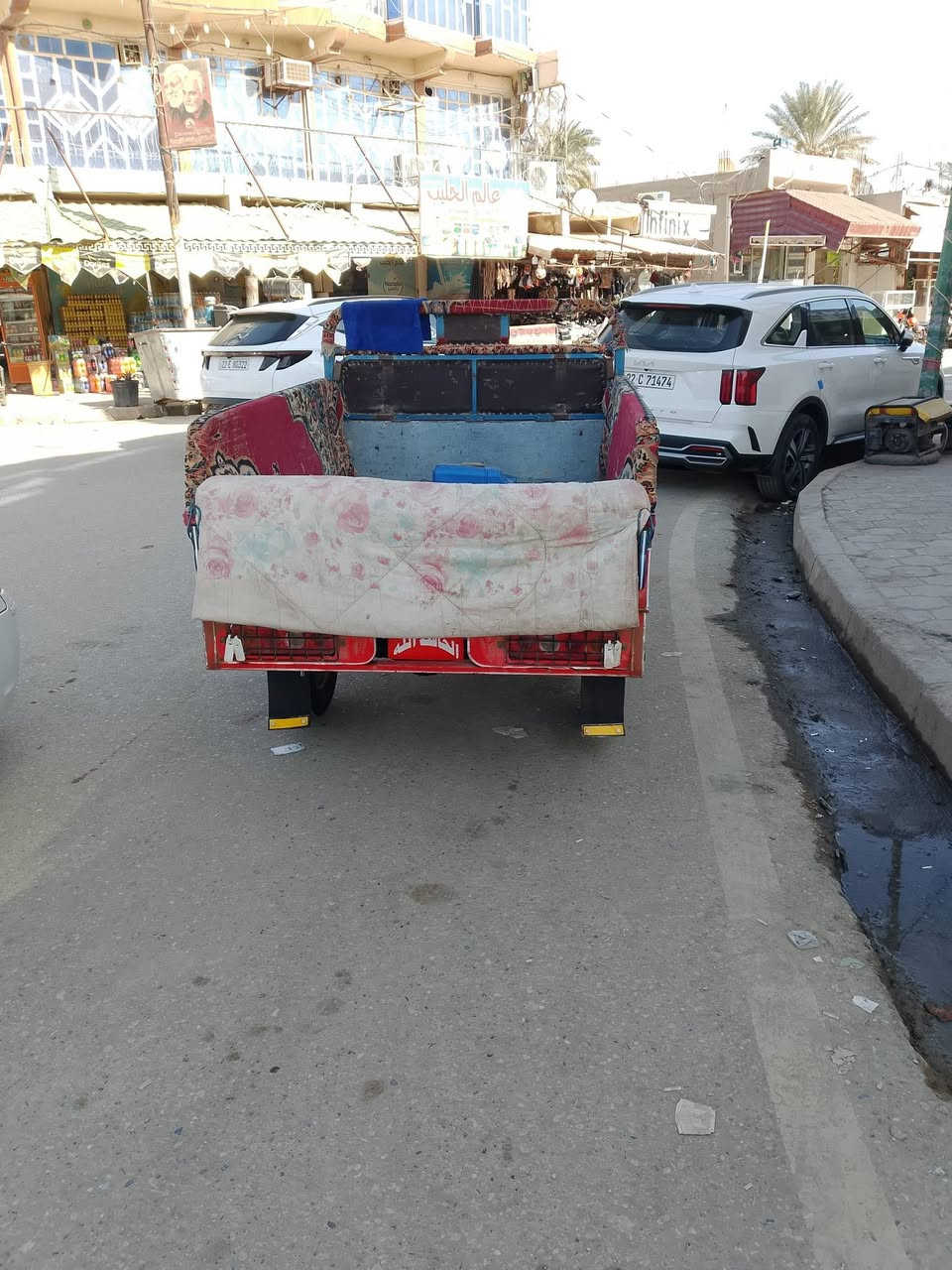 السلام عليكم ستوته موديل 21 رقم وسنويه  مكفوله 
دبلات جديد مكينه جديده باتري جديد بكلايتات جديد تغليف حديد كهربائيات كلها شغاله ستوته خير من الله احلى من الصوره وياها دعاميه وسبير           
المو شراي لا يضل يعامل عالخاص ما اجوب اتصال عالرقم ***********العنوان واسط قضاء الزبيديه
