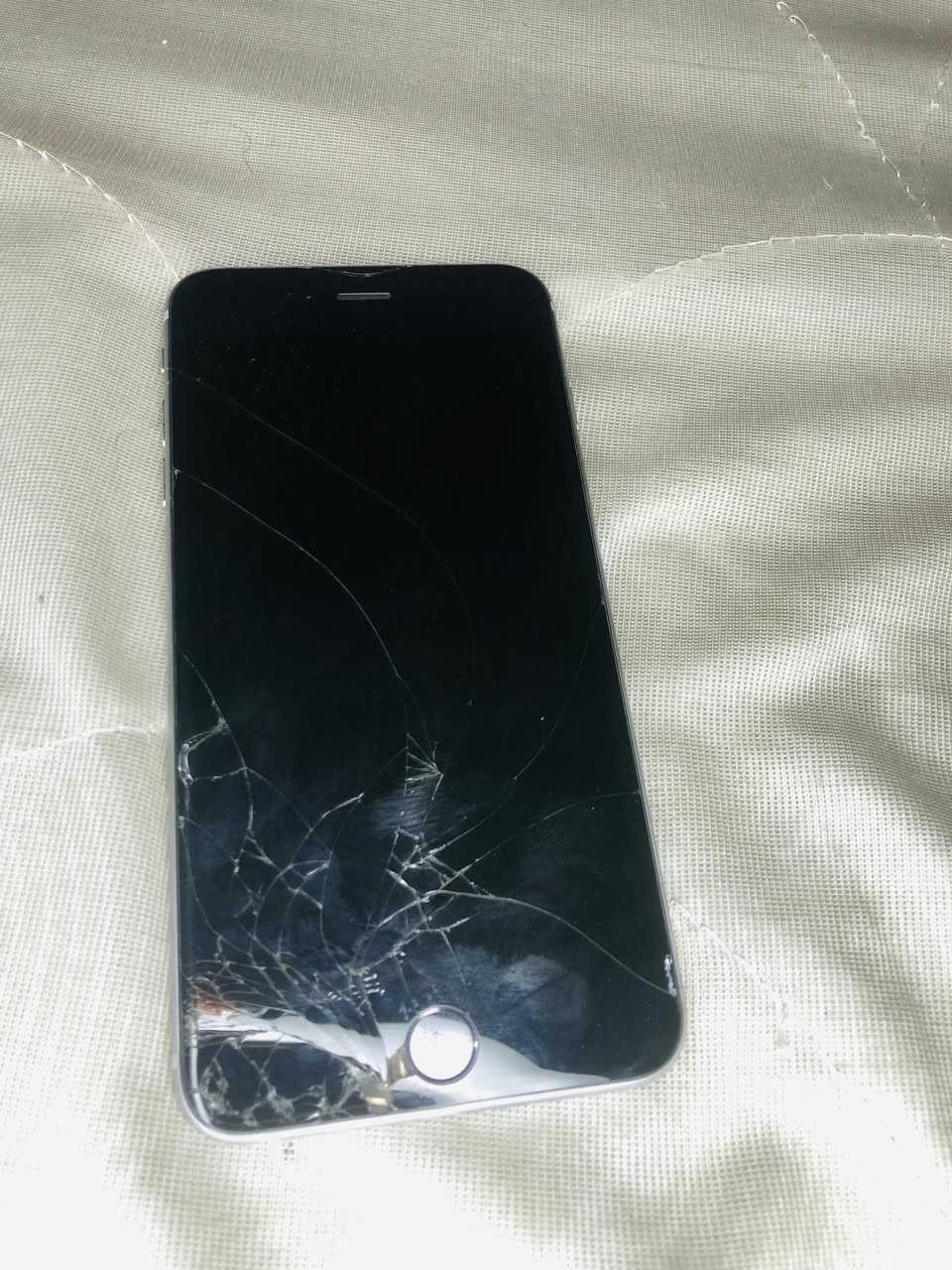 ايفونات للبيع 1/ايفون 8 بلاص مكفول كلشي ممبدل فقط بطارية ذاكرة 64 نضافة 90/100
2/ايفون 6بلاص بي كسر بالشاشة بس ميائثر على لمس ذاكرة 32 بطارية على وضع شركة 75  السعر خاص او اتصل على هذه رقم *********** واتساب 
اذا اكو مراوس ب11 ثنينهن عادي
 ***********رصيد
