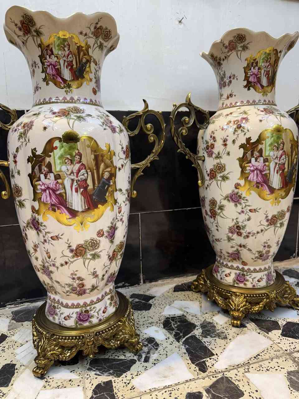 زوج ڤازات مزهريات بورسلين  ومعدن مصورات عالجهتين ارتفاع 67سنتم خاليات من كل عيب السعر النهائي 375 الف


**إذا كنت صاحب هذا الإعلان وتريد حذفه لأي سبب، رجاءا أرسل رسالة إلى الدعم الفني**