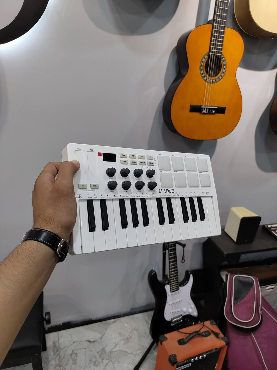 متوفر Midi keyboard باسعار مناسبة
للتواصل /*********** 
متوفر توصيل لجميع محافظات العراق
